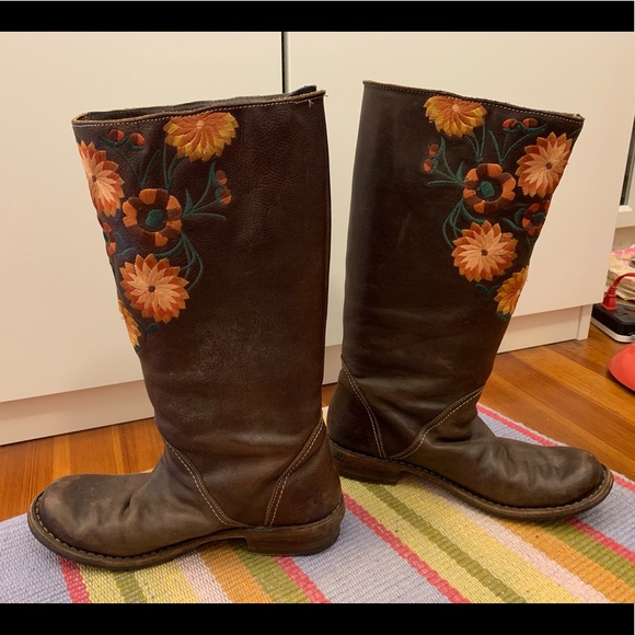 Sonja Vellere Embroidered Floral Leather Boots - Picture 3 of 8
